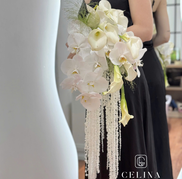 Bó hoa cưới thác đổ tone trắng